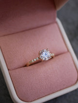 Round Diamond Reign