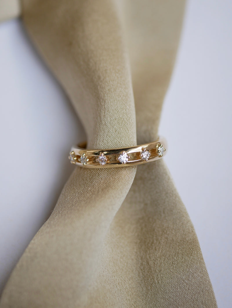 Floating Diamond Band