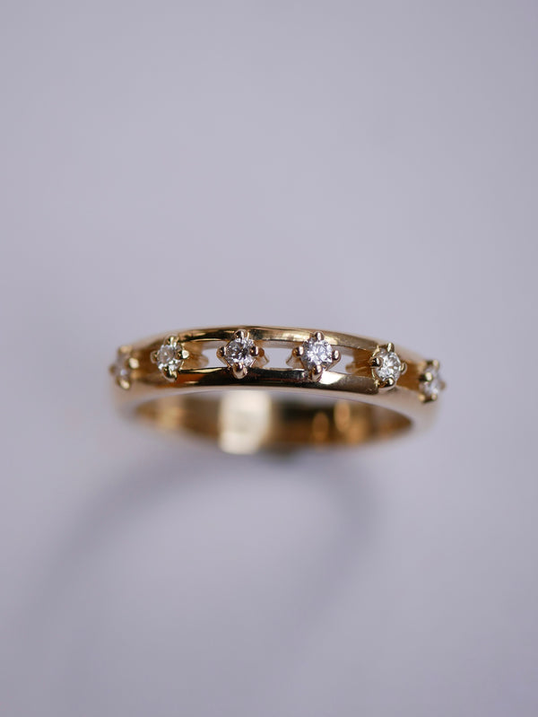 Floating Diamond Band