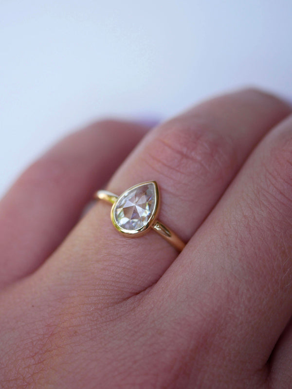 Rosecut Bezeled Pear Moissanite