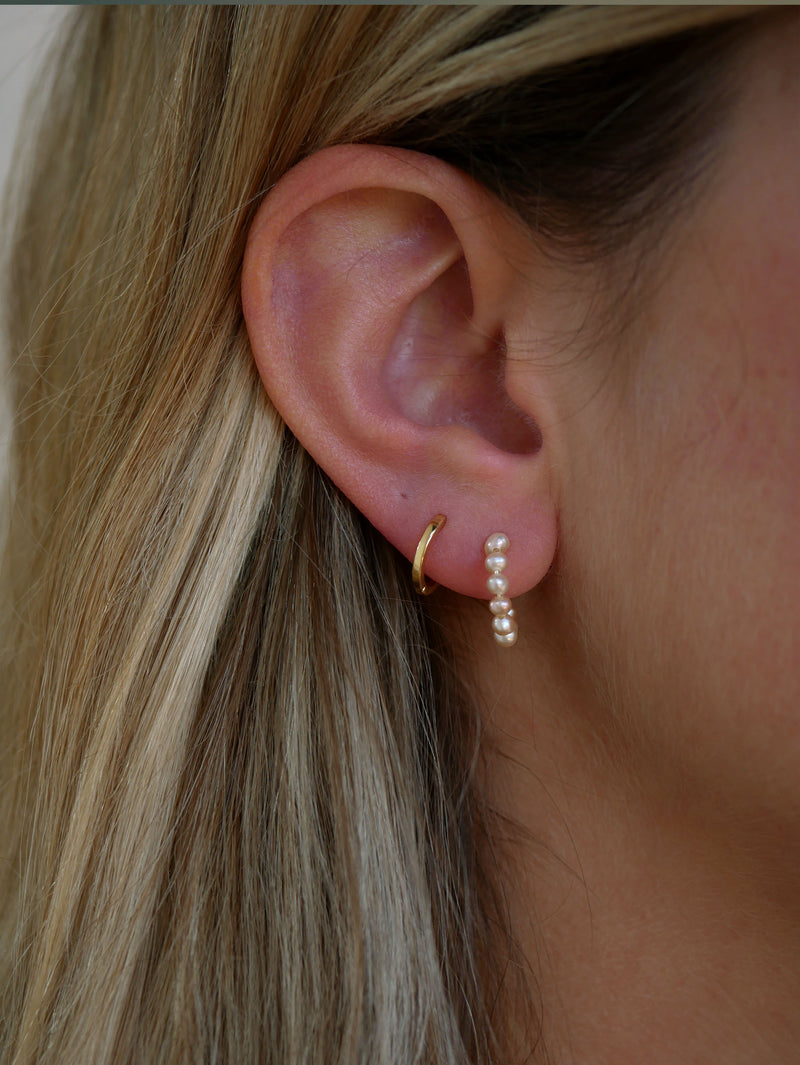 Fifth Ave Pearl Hoops